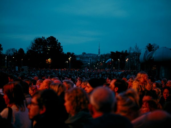 Les droits de l'homme face aux défis de l'immigration globale : une crise humanitaire à l'échelle mondiale
